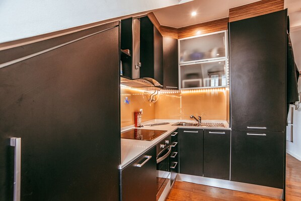 Fridge, oven, coffee/tea maker, toaster