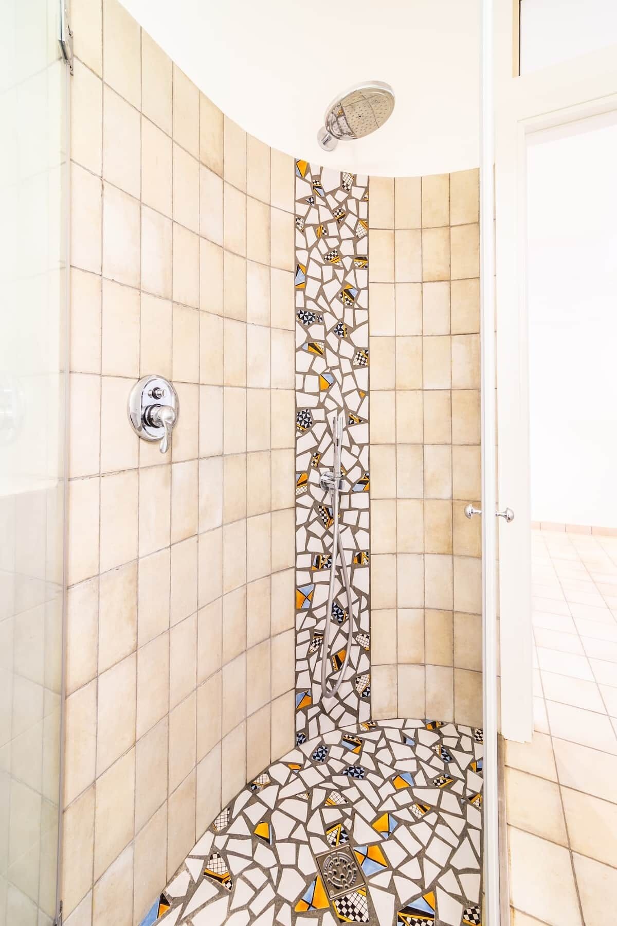 Shower, hair dryer, bathrobes, bidet