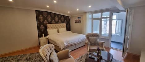 Suite Studio Deluxe, 1 chambre, fumeurs, vue ville | 1 chambre, rideaux occultants, fer et planche Ă repasser, Wi-Fi gratuit