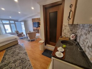 Deluxe Studio Suite, 1 Bedroom, Smoking, City View - Ata suit Otel (Istanbul)