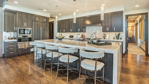 Rumah, 6 kamar tidur | Dapur pribadi | Lemari es dan oven
