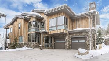 Nhà, 6 phòng ngủ | Ngoại thất