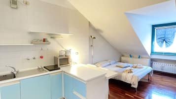 Studio | Daunenbettdecken, Bügeleisen/Bügelbrett, Bettwäsche