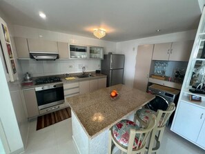 Mikrowelle, Ofen, Toaster, Kochgeschirr/Geschirr/Besteck