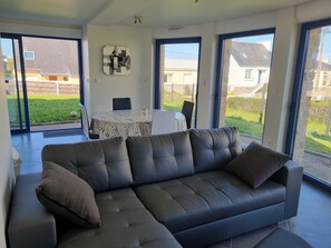 TV - Le Homard, convivial apartment with garden (Camaret-sur-Mer)