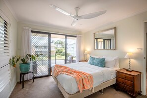 3 soveværelser, skrivebord, strygejern/strygebræt, weekendseng