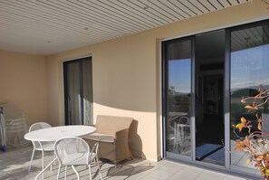 تناول الطعام بالخارج