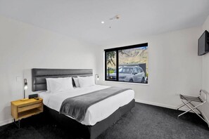 2 bedrooms, desk, iron/ironing board, travel cot