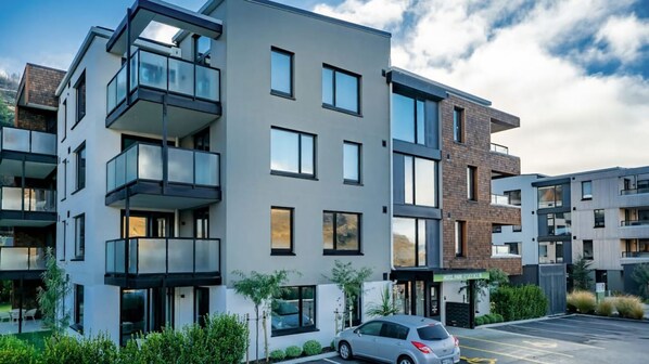 المنشأة من الخارج