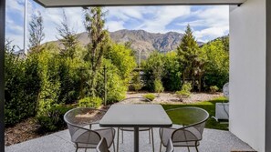 تناول الطعام بالخارج