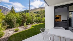 تناول الطعام بالخارج