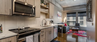 MINNeSTAY* Sable 404 | North Loop