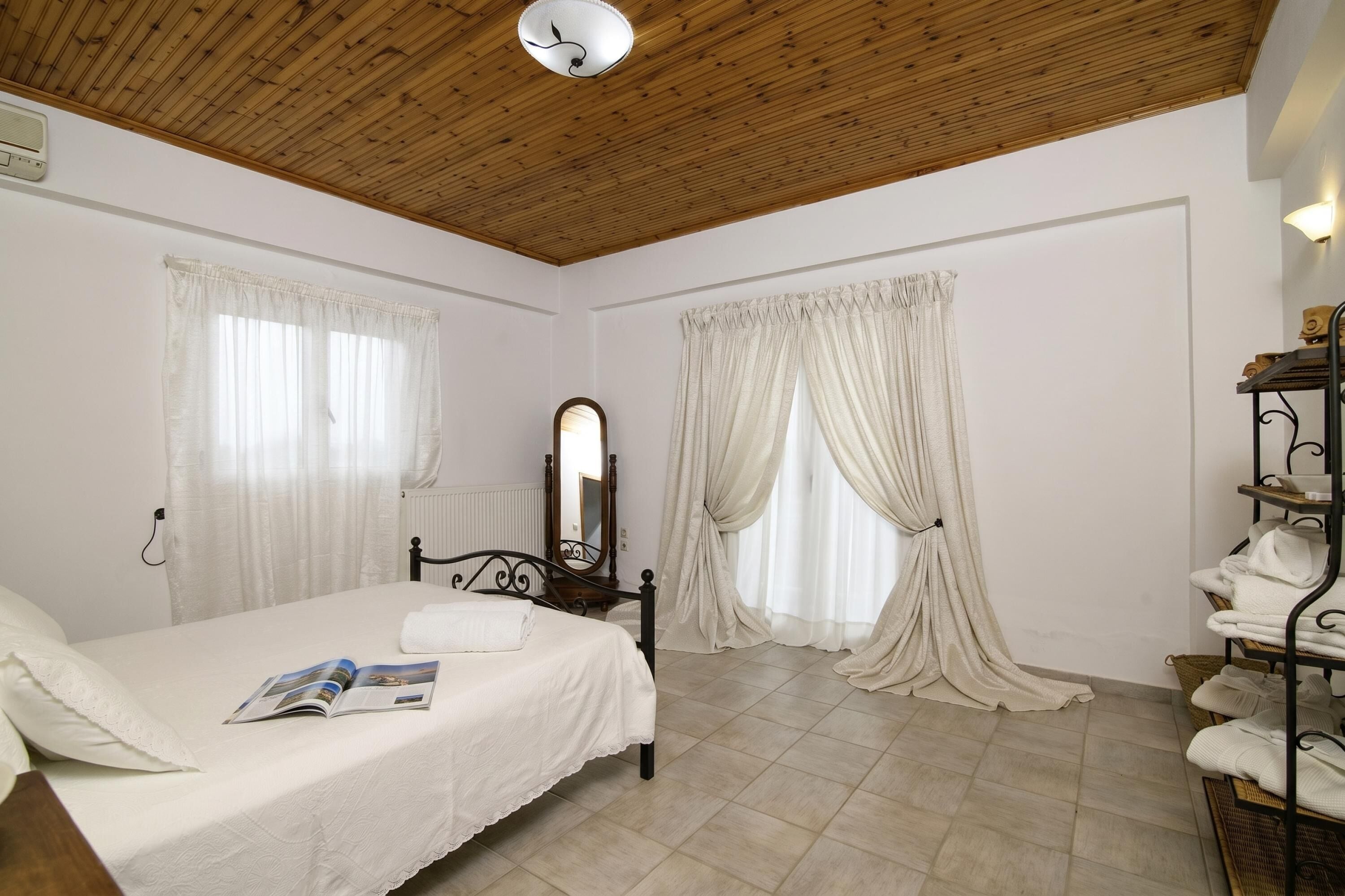 Family Villa, Multiple Bedrooms (Villa John Dimeon Kato Achaia With) | 3 bedrooms, iron/ironing board, free WiFi, bed sheets