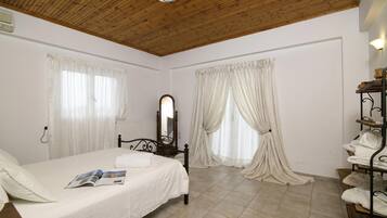 Family Villa, Multiple Bedrooms (Villa John Dimeon Kato Achaia With) | 3 bedrooms, iron/ironing board, free WiFi, bed sheets