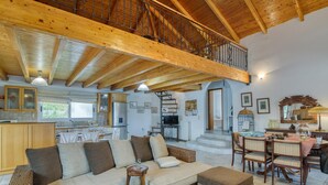 Family Villa, 3 Bedrooms, Balcony (Villa John Dimeon Kato Achaia With) | Living area
