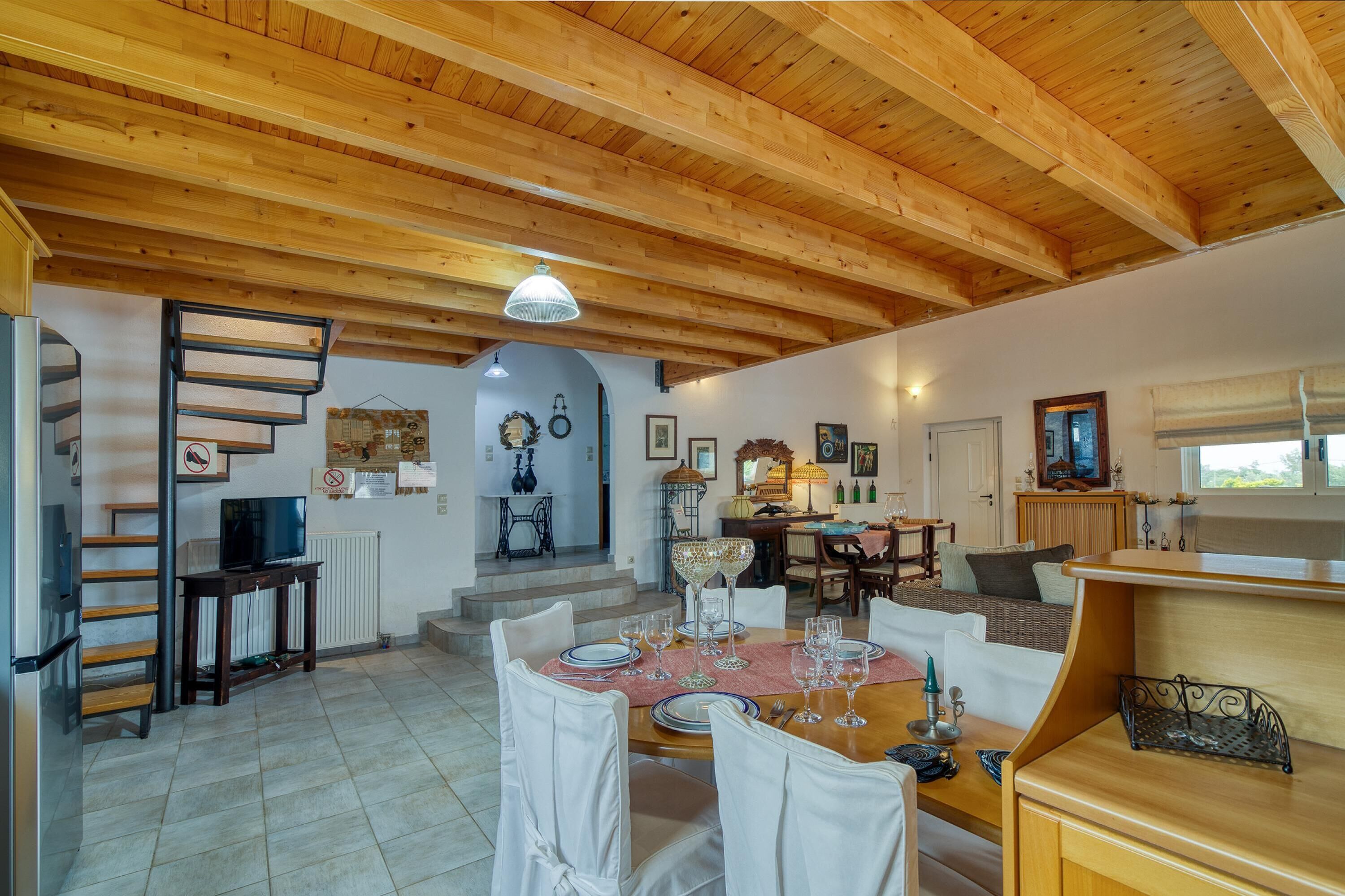 Family Villa, Multiple Bedrooms (Villa John Dimeon Kato Achaia With) | Dining