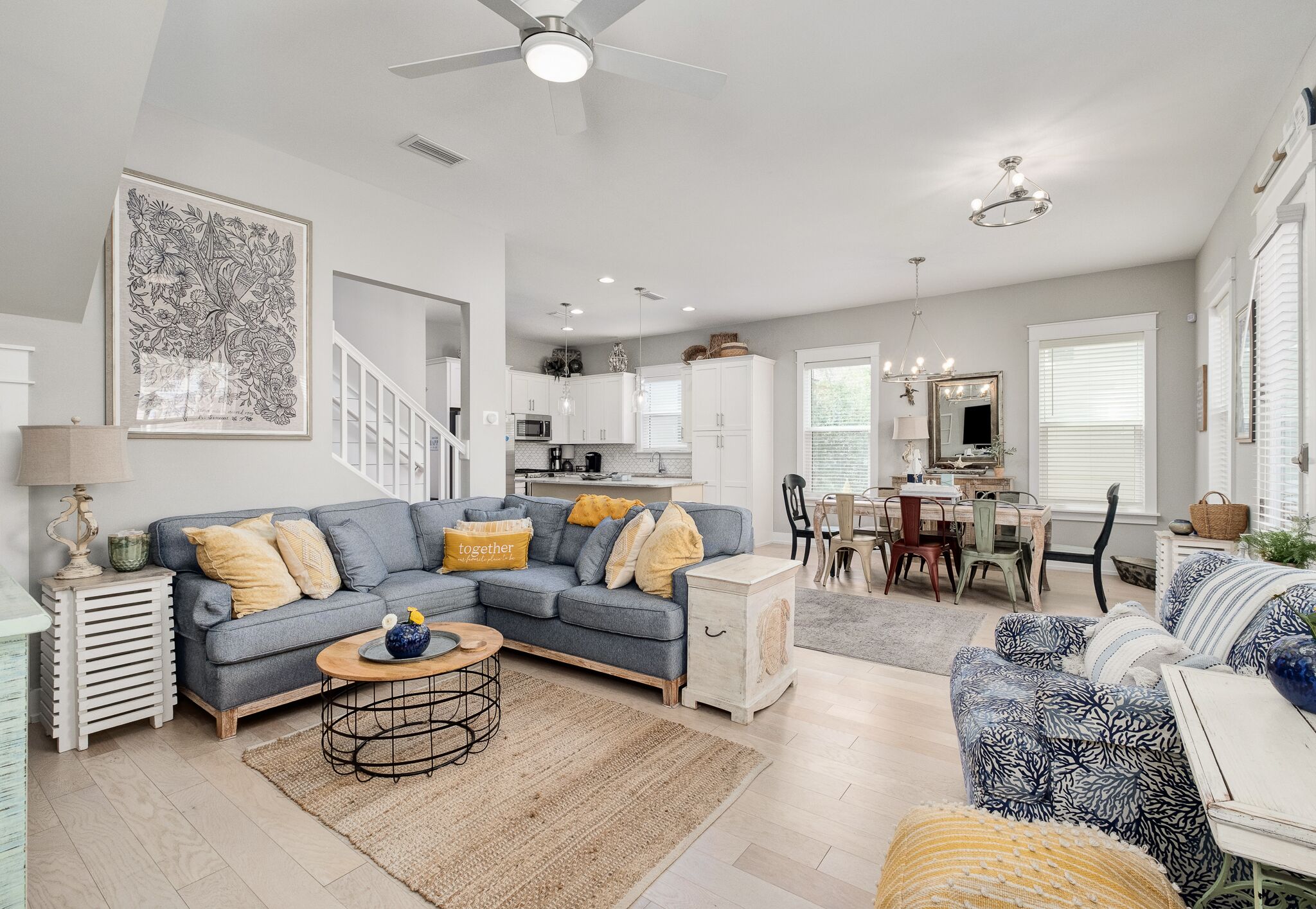 Great Winter Rates! Adorable home w/6 seat golf cart, pool & close to beach.