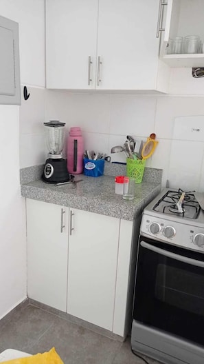 Refrigerador, horno, parrilla de estufa y lavavajillas