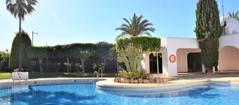 Wonderful house 250m from the sea, with pool, bbq, solarium, 3 terraces, views