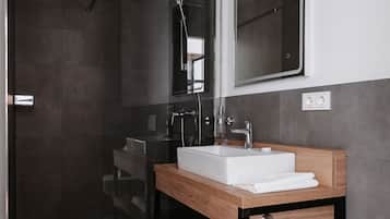 Shower, free toiletries, hair dryer, heated floors