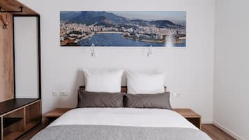 Habitación doble | Artículos del minibar gratis y decoración personalizada