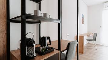 Minibar con snack e bevande gratuite, con stile personalizzato
