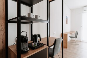 Free minibar, individually decorated, individually furnished, desk - Step Inn The Fair Hotel (Rosbach vor der Hoehe)