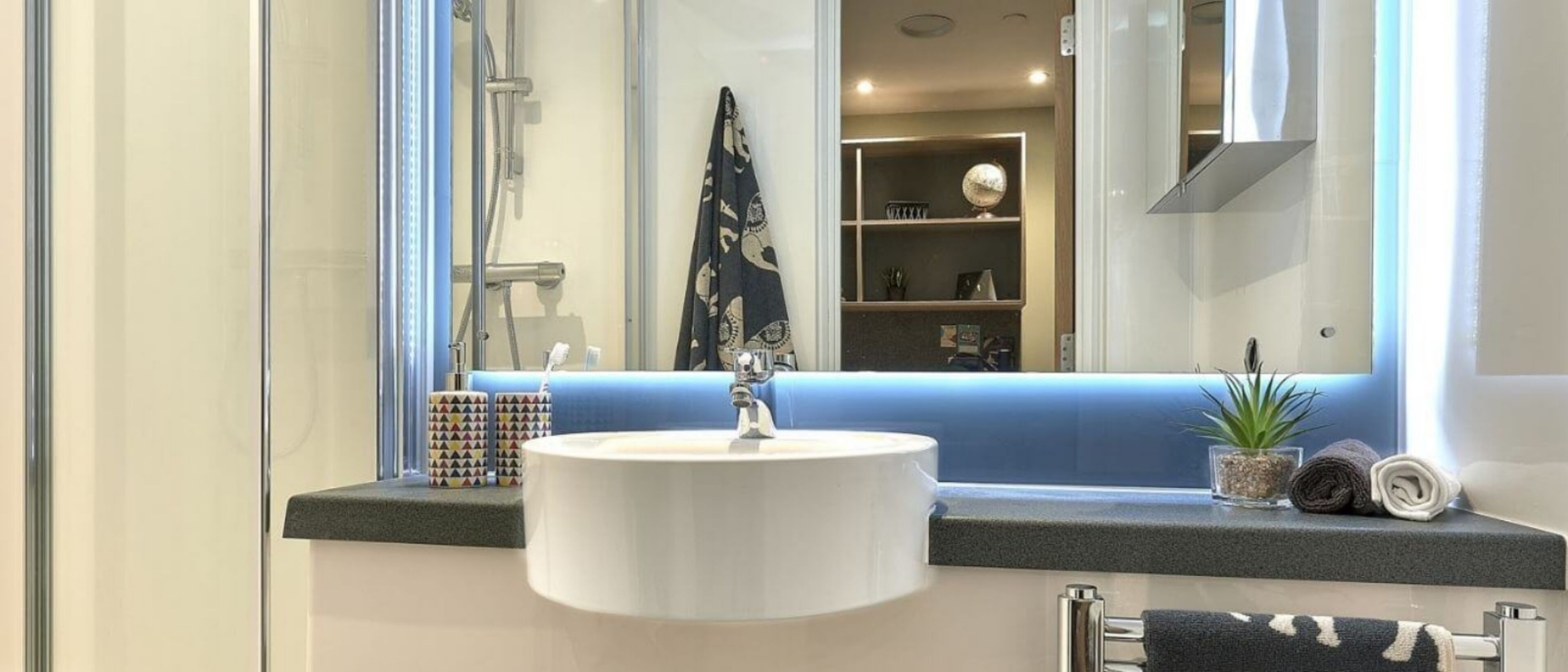 shower, towels, shampoo