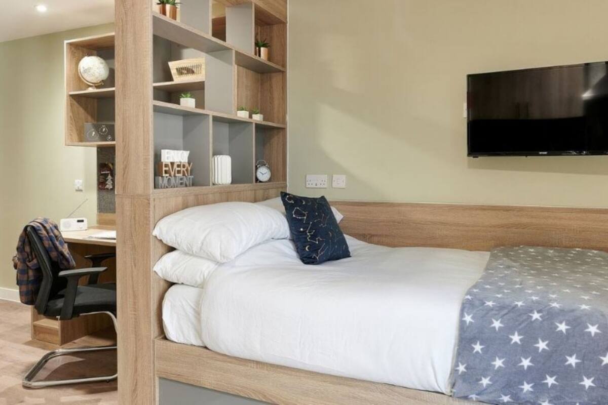 standard studio | individually furnished, desk, laptop workspace, free wifi