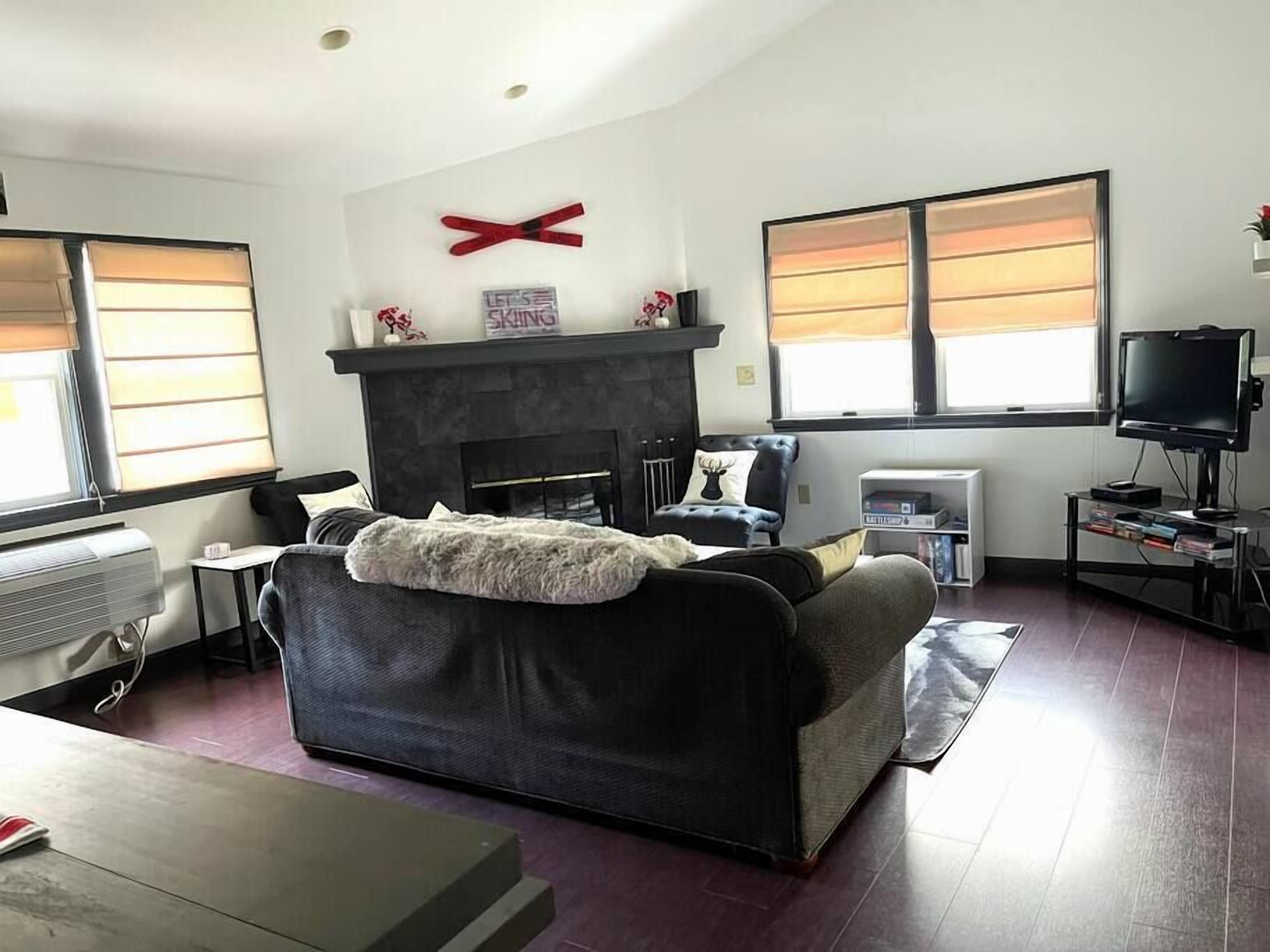 Chic 2BR Suite on Jiminy Mtn Sleeps 8 - Gorgeous