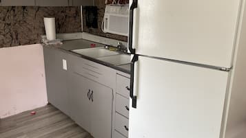 Refrigerador, microondas, horno y cafetera y tetera