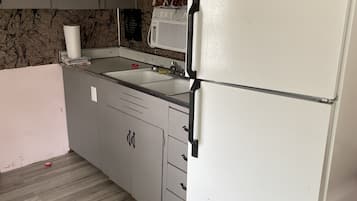 Refrigerador, microondas, horno, cafetera/tetera