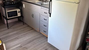 Réfrigérateur, micro-ondes, four, cafetière/bouilloire
