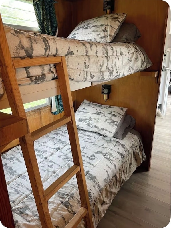 3 bedrooms, travel cot, free WiFi, bed sheets