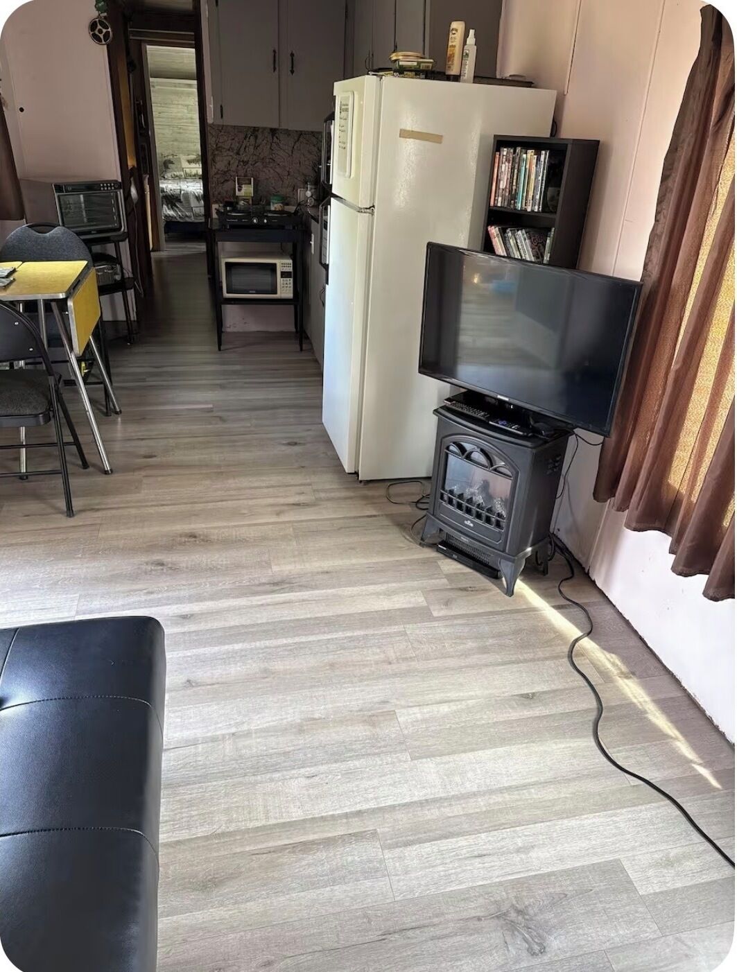 TV connectée, cheminée, lecteur de DVD