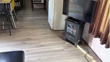 TV connectée, cheminée, lecteur de DVD