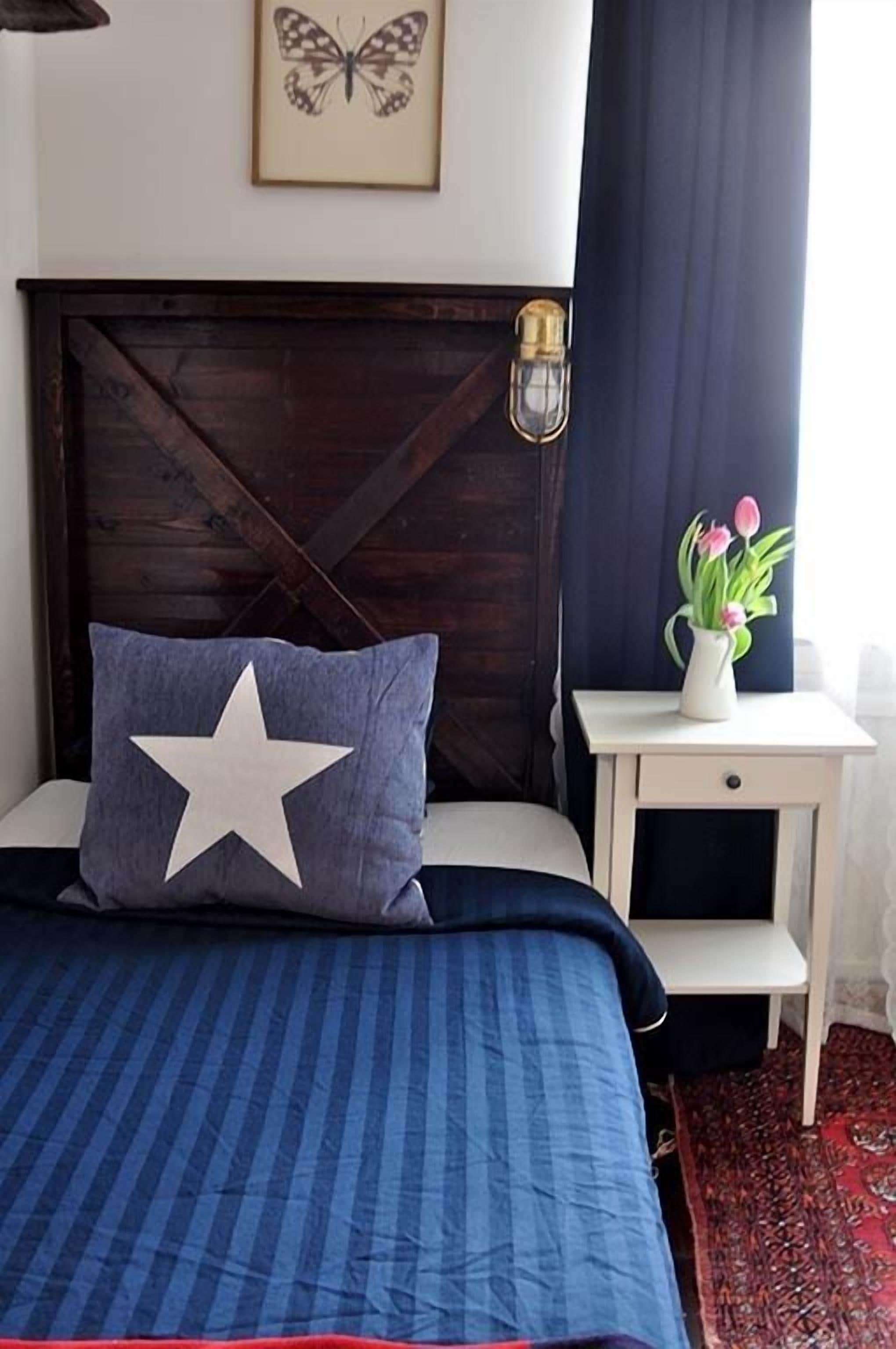 single room | 1 bedroom, iron/ironing board, travel cot, free wifi