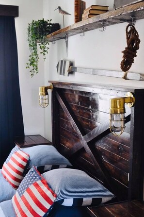 Fer et planche à repasser, lit parapluie, Wi-Fi gratuit, draps fournis