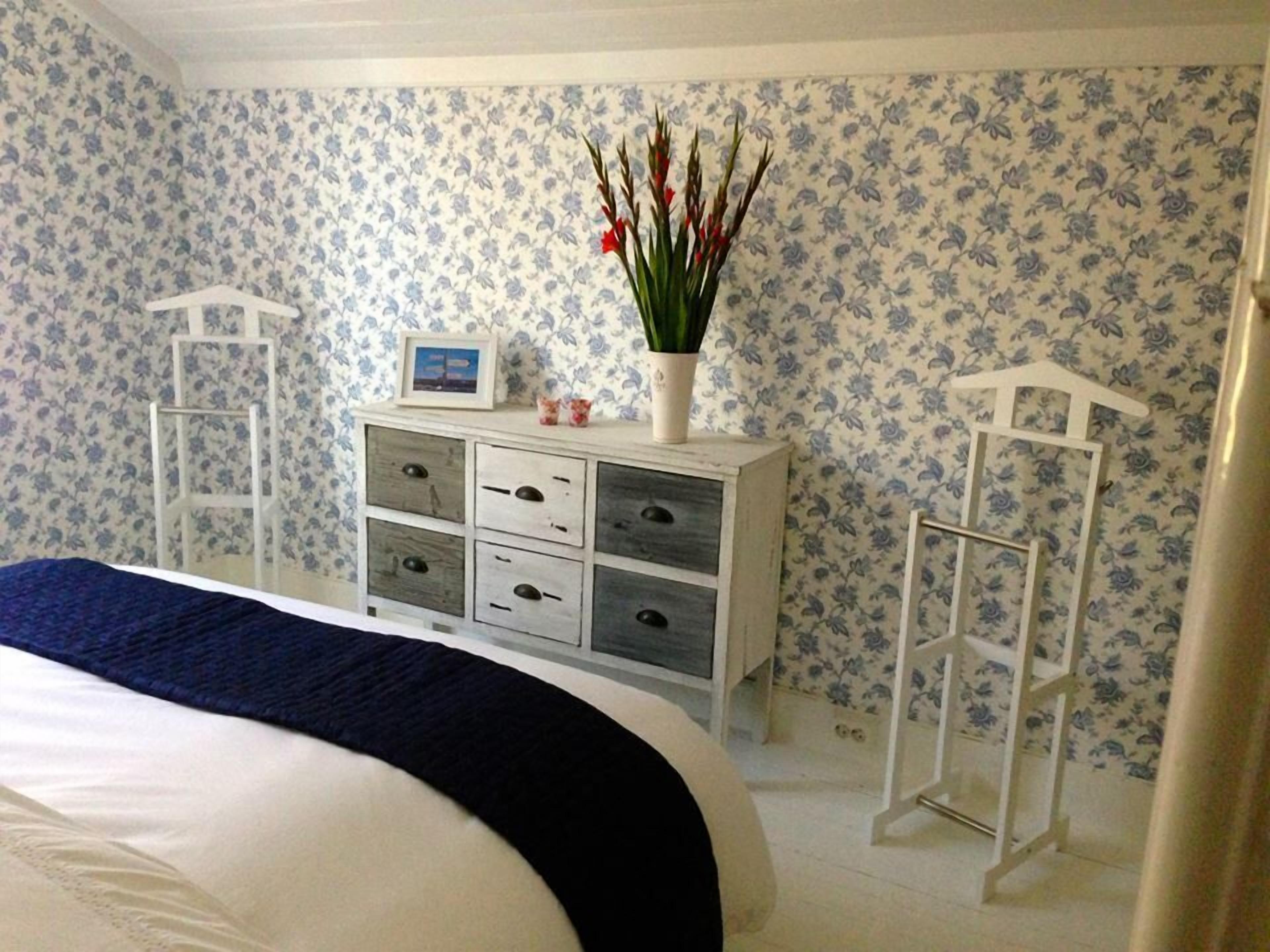 suite | 1 bedroom, iron/ironing board, travel cot, free wifi