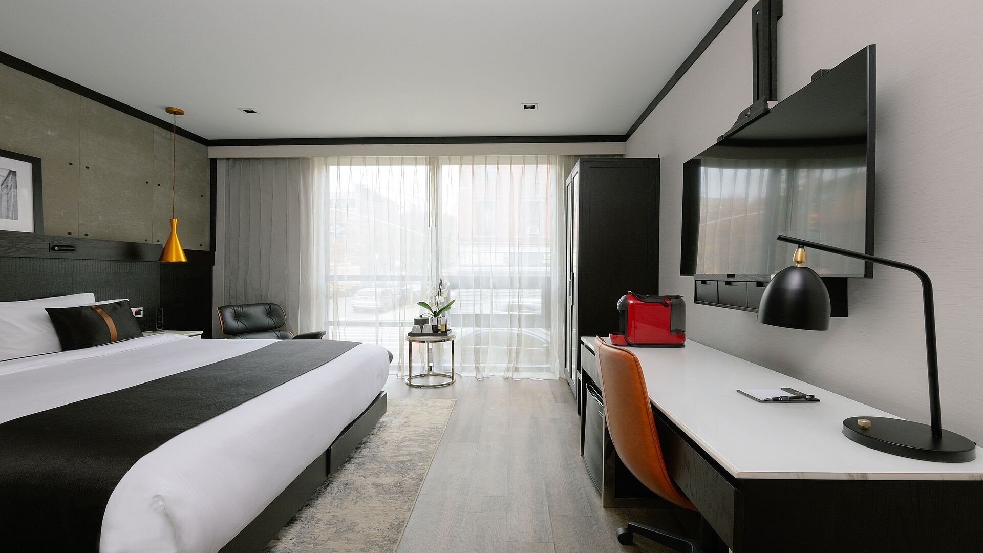 Superior King Room - Accessible | Premium bedding, in-room safe, desk, blackout drapes