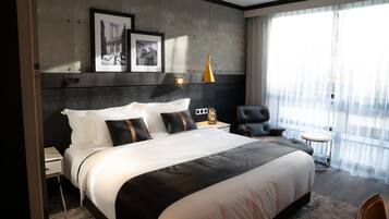 Premium bedding, in-room safe, desk, blackout drapes