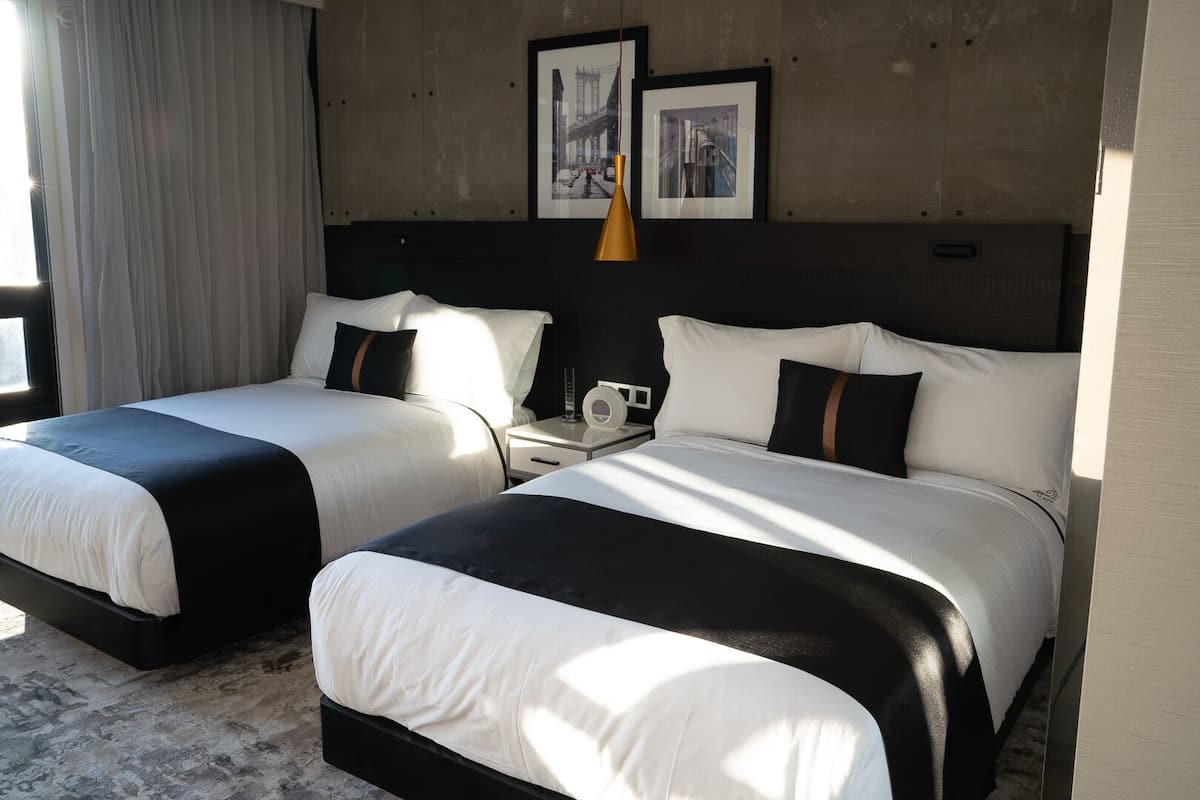 Deluxe-Zimmer | Hochwertige Bettwaren, Zimmersafe, Schreibtisch, Verdunkelungsvorhänge