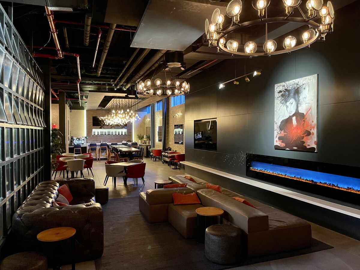 42 Hotel Lounge