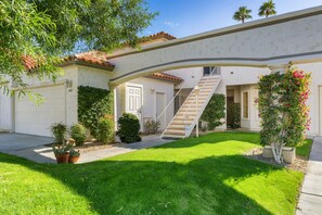 Exterior - Desert Falls- Family Home in Gated Community (Palm Desert)