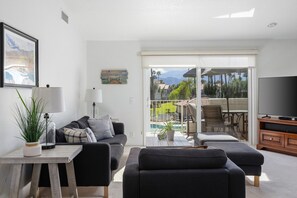 Smart TV, fireplace - Desert Falls- Family Home in Gated Community (Palm Desert)