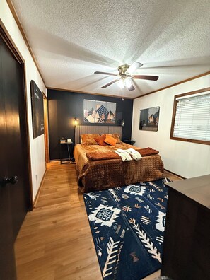 2 Schlafzimmer, Bügeleisen/Bügelbrett, kostenloses WLAN, Bettwäsche