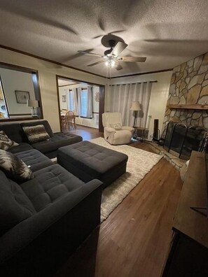 Smart-tv och eldstad