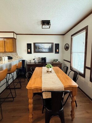 Dining - 2118  Discounted Concert Packages!  The Owl Cove! Level entry (Beech Mountain)