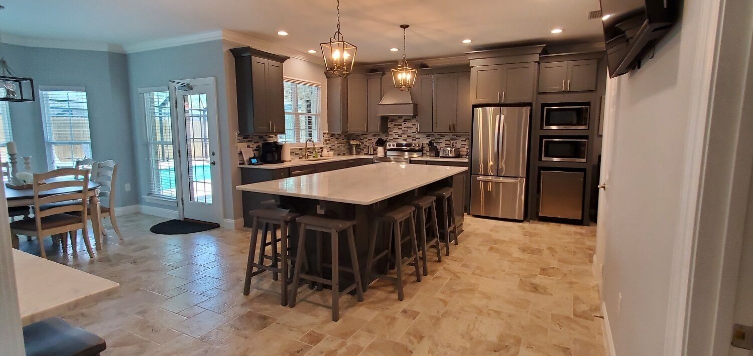  Luxurious House ~Sleeps 25/7 baths~Private Pool/Spa & Pickleball Ct, Pets/Beach