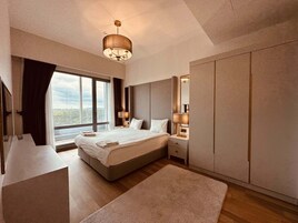 Colchones con efecto memoria y caja de seguridad en la habitación 